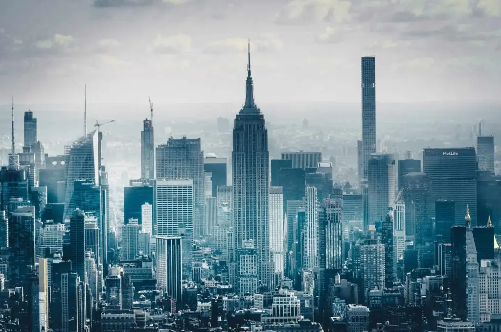 a large skyscraper in a city