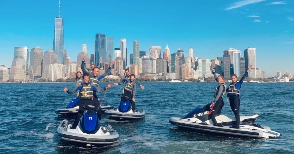 people on jet skis in front of the brooklyn bridge