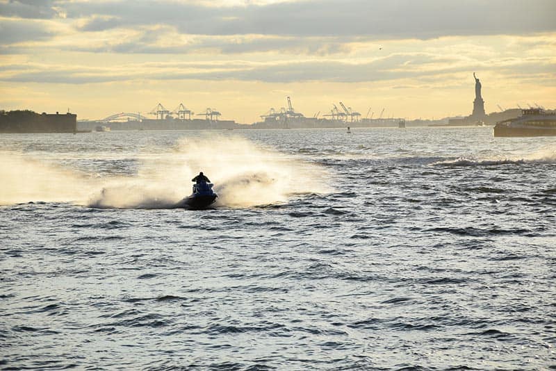 jet-skiing-in-new-york jet-skiing-in-new-york