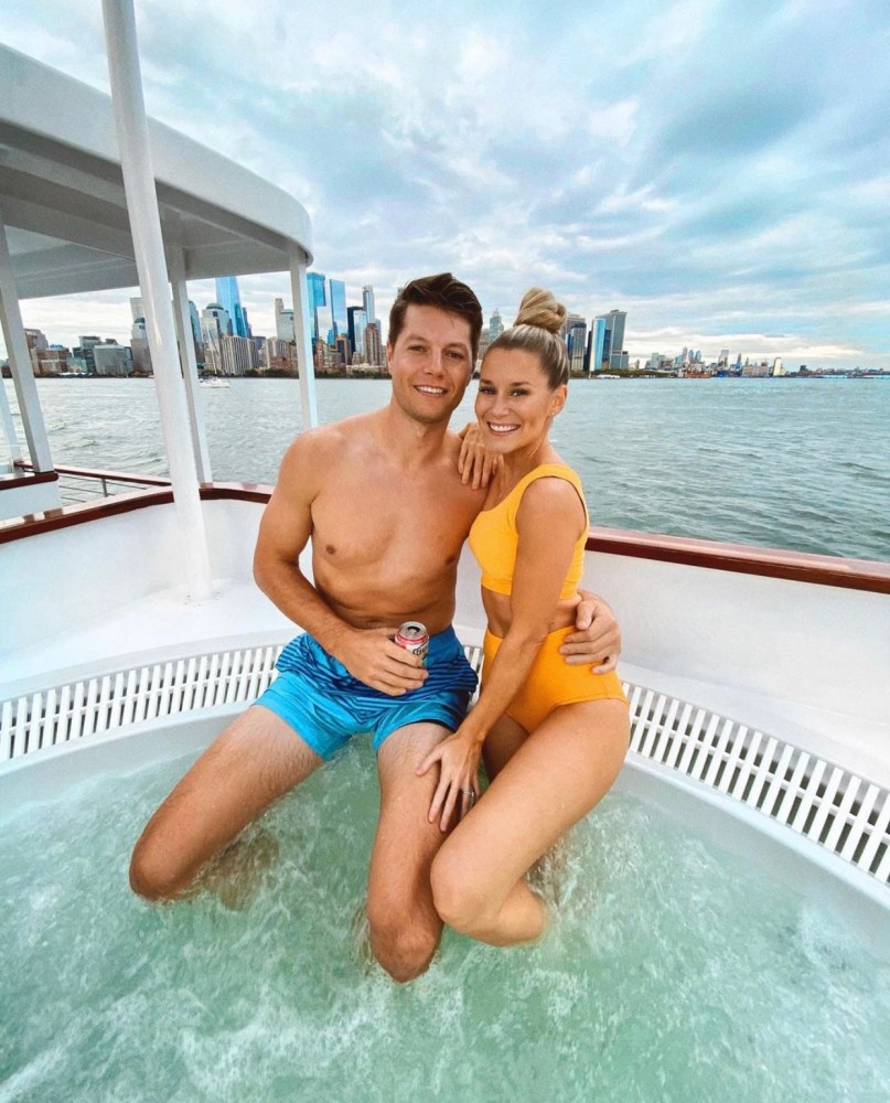 Couple in Hot Tub Boat - NYC